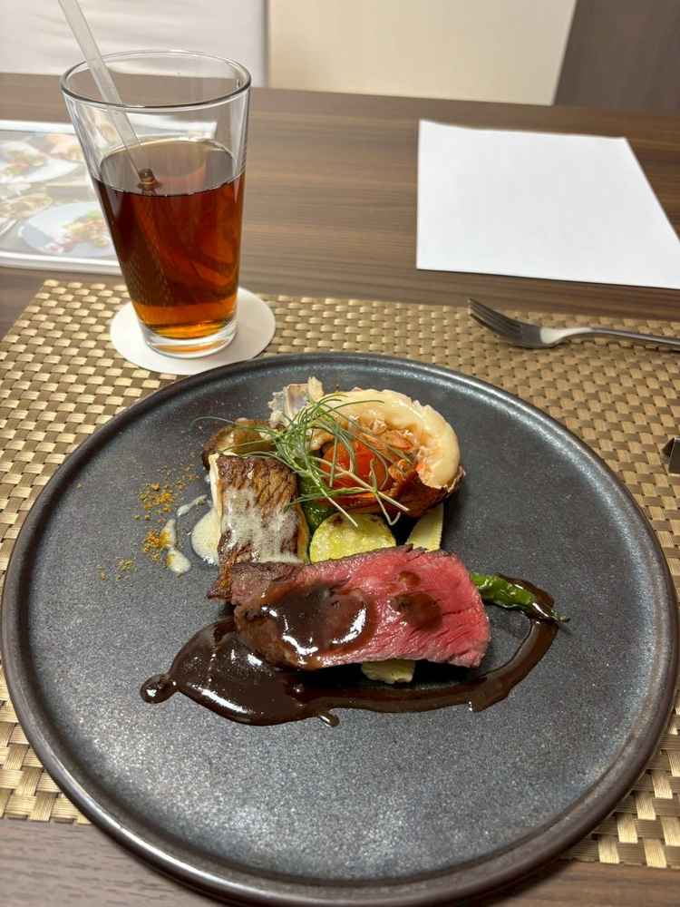 料理の試食をさせていただきました。