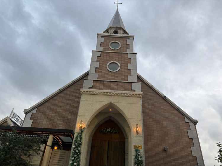 曇りと風が強かったがそれを忘れるくらい扉を開けて会場を目にした時は圧巻。ビル群も気にならなかった。