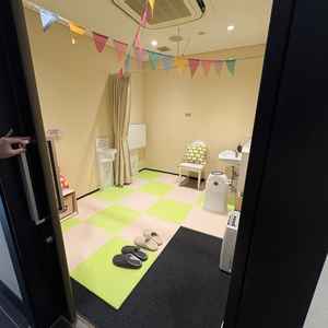 クロークの近くにキッズスペースも完備されているので小さなお子様がいるゲストも安心です