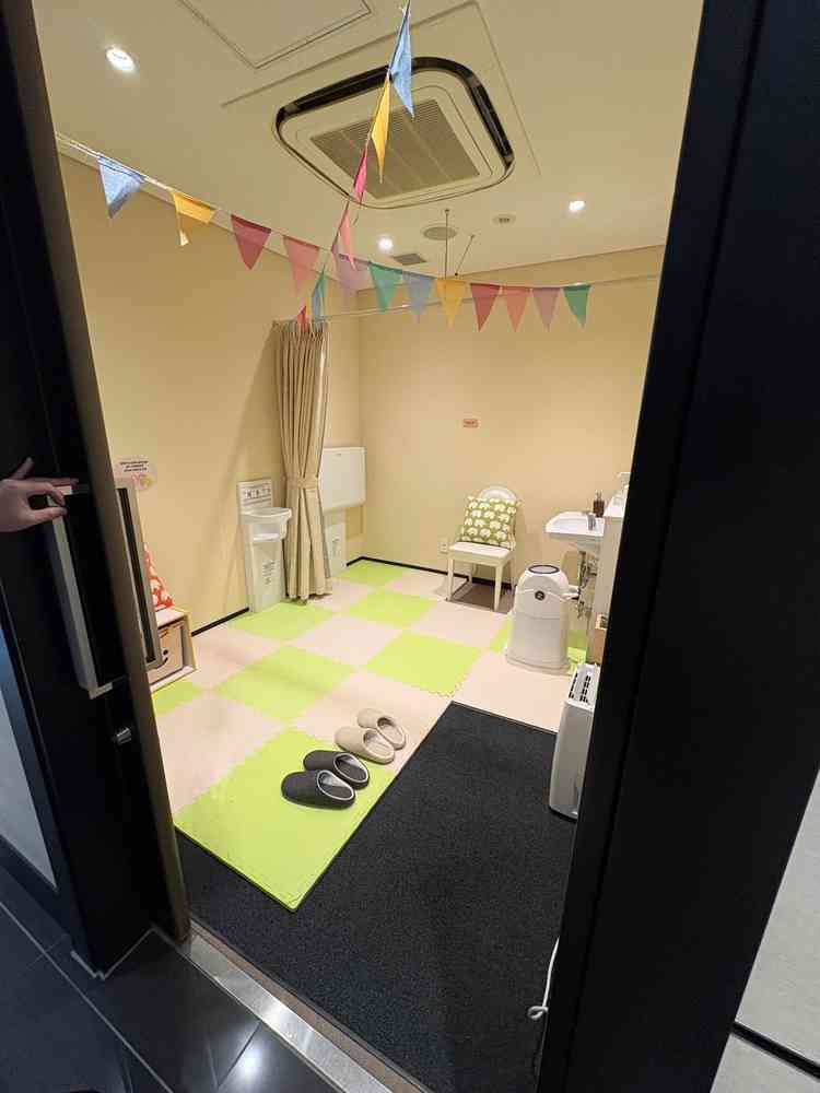 クロークの近くにキッズスペースも完備されているので小さなお子様がいるゲストも安心です