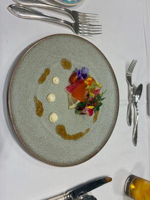 試食コース一品目。前菜