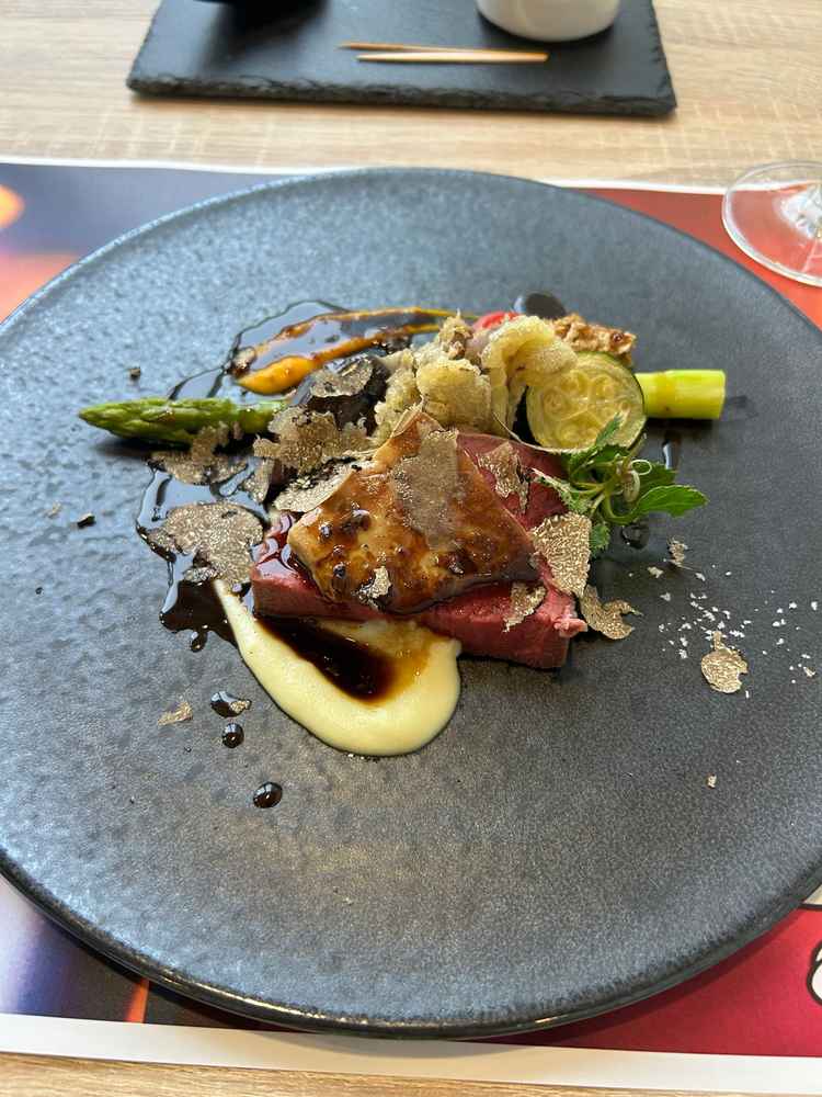 実際の披露宴の際に出てくるメニューをいただきました。見た目も芸術的で、味もとっても美味しかったです