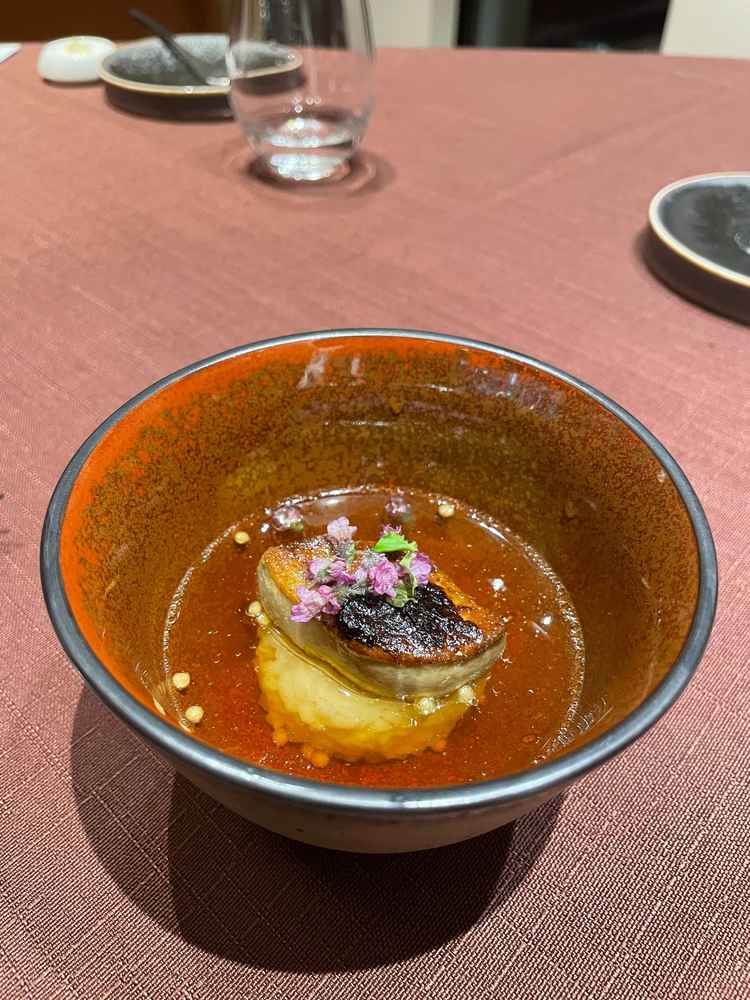 フォアグラのお茶漬けですをしその香りがとても素敵でした。感動的な美味しさです。