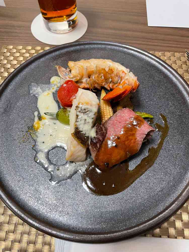 真ん中ランク(約2万円)のお料理をワンプレートで出していただきました。