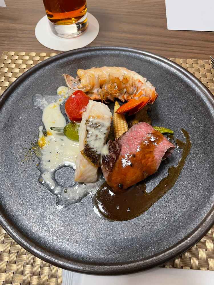 真ん中ランク(約2万円)のお料理をワンプレートで出していただきました。