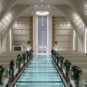 チャペル点灯時。消灯時とは違った綺麗さがありました。