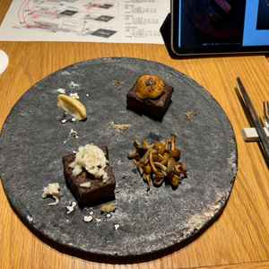 お肉料理を4種類試食したが、見た目も味も楽しめた。