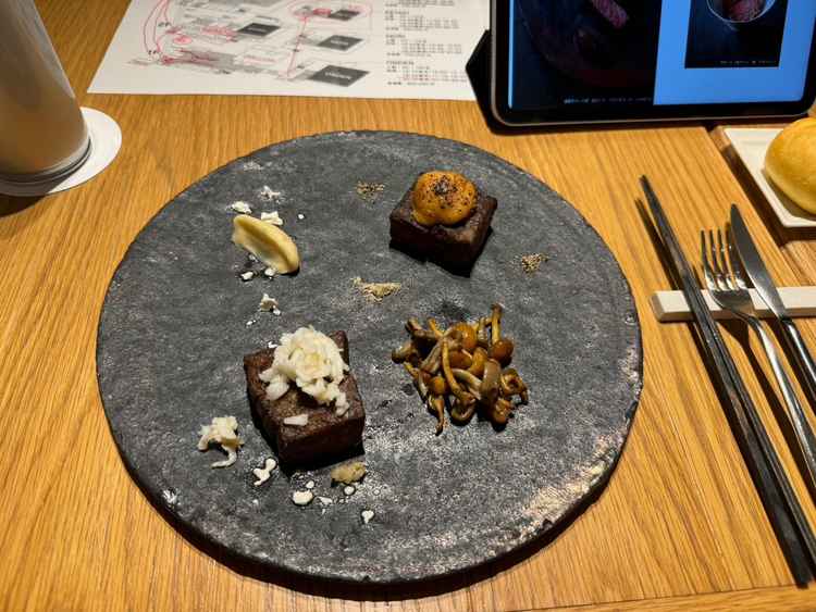 お肉料理を4種類試食したが、見た目も味も楽しめた。