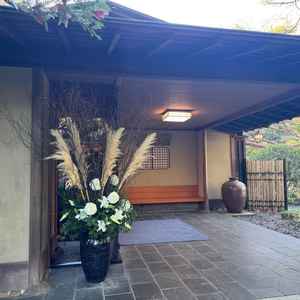 明治神宮内の披露宴会場の1つである、桃林荘入り口です。