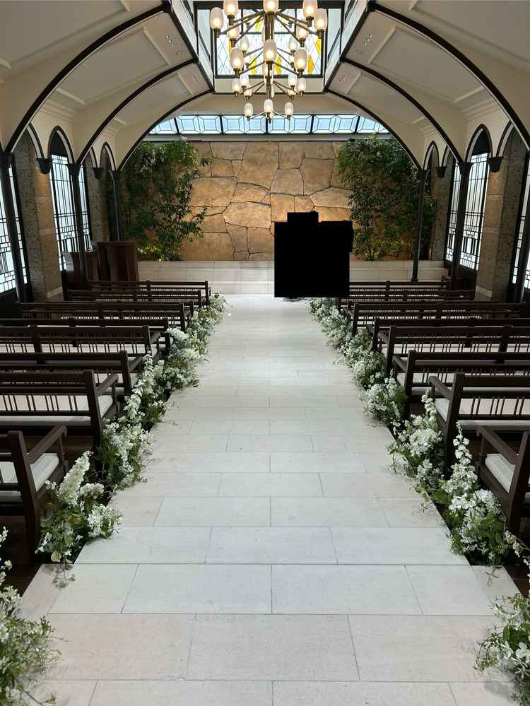 挙式会場です。挙式会場の中では狭い方に入ると聞きました。その分距離が近くて緊張しにくそうです。