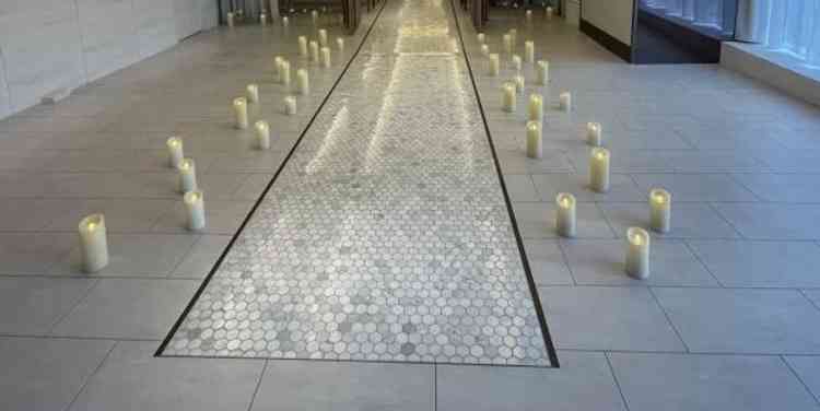 マザーズロードというか言葉を初めて聞きました。扉が開く前にムービーの演出もあり感動的でした。