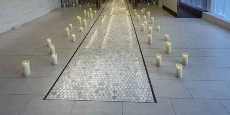 マザーズロードというか言葉を初めて聞きました。扉が開く前にムービーの演出もあり感動的でした。