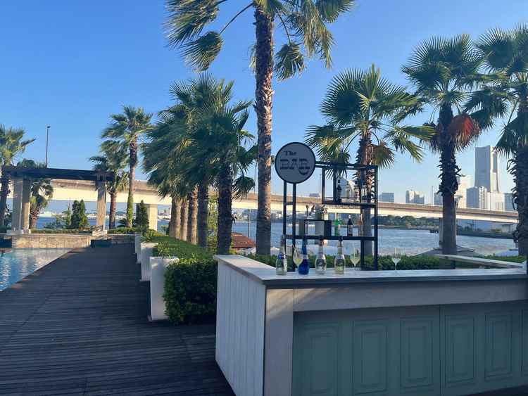 テラスに付随するバーカウンター