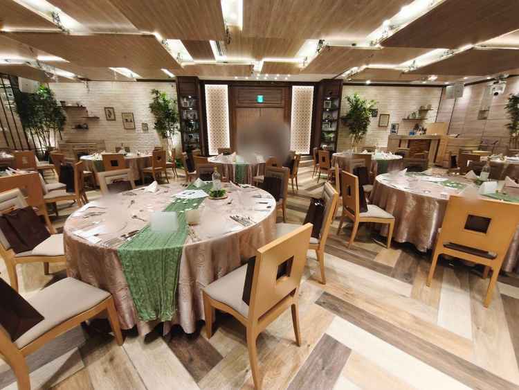 ナチュラルな雰囲気の披露宴会場。披露宴会場ごとに雰囲気が全く異なり、好みの会場を吟味できます。