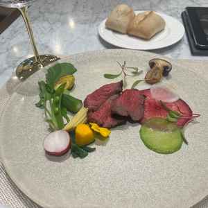 いただいたお料理です。お肉を２種類出していただきました。