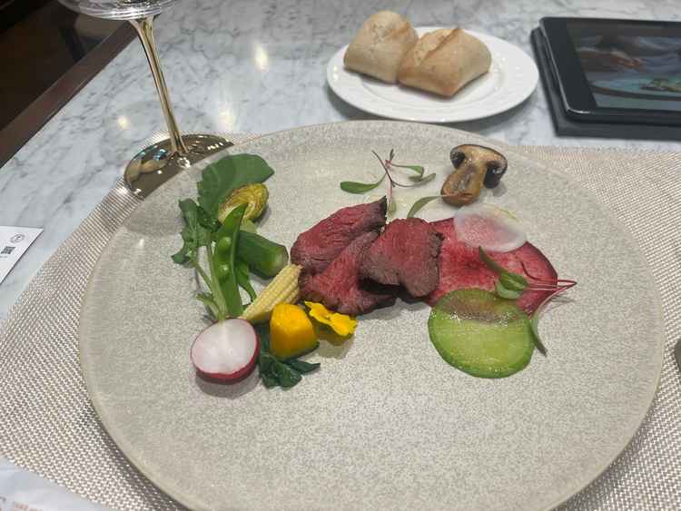 いただいたお料理です。お肉を２種類出していただきました。