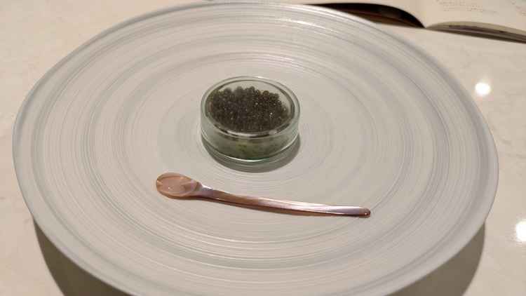 キャビアを試食させていただきました。見た目、味すべてが完璧でした。