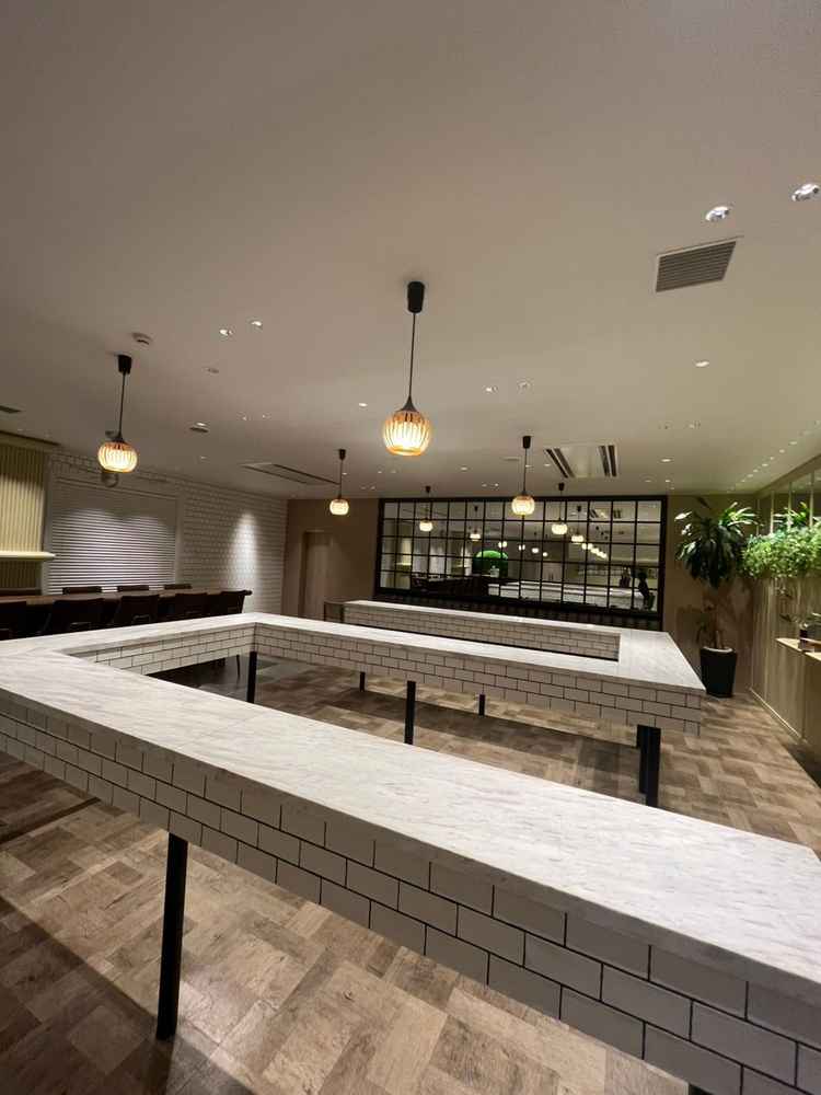 入口入った瞬間から貸切でゲストの待合いでウェルカムパーティが出来ると聞いてとても素敵だと感じました