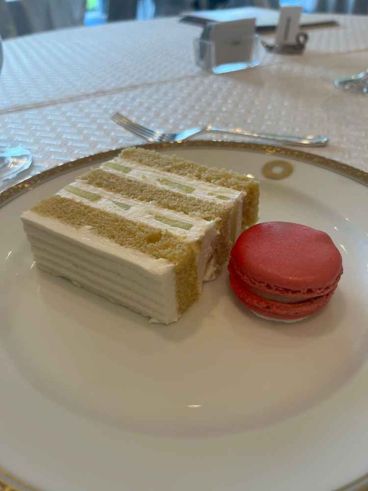 有名なスーパーメロンショートケーキを頂きました。披露宴で出すことも出来るそうです。