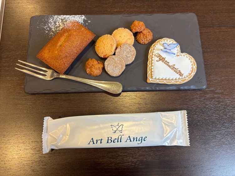 ウェルカムデザートをご提供いただきました。それぞれのお菓子のご説明もいただきました。