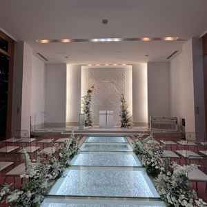 バージンロードが特に魅力的でした。この様なデザインは三重県ではここのみとお伺いしました。