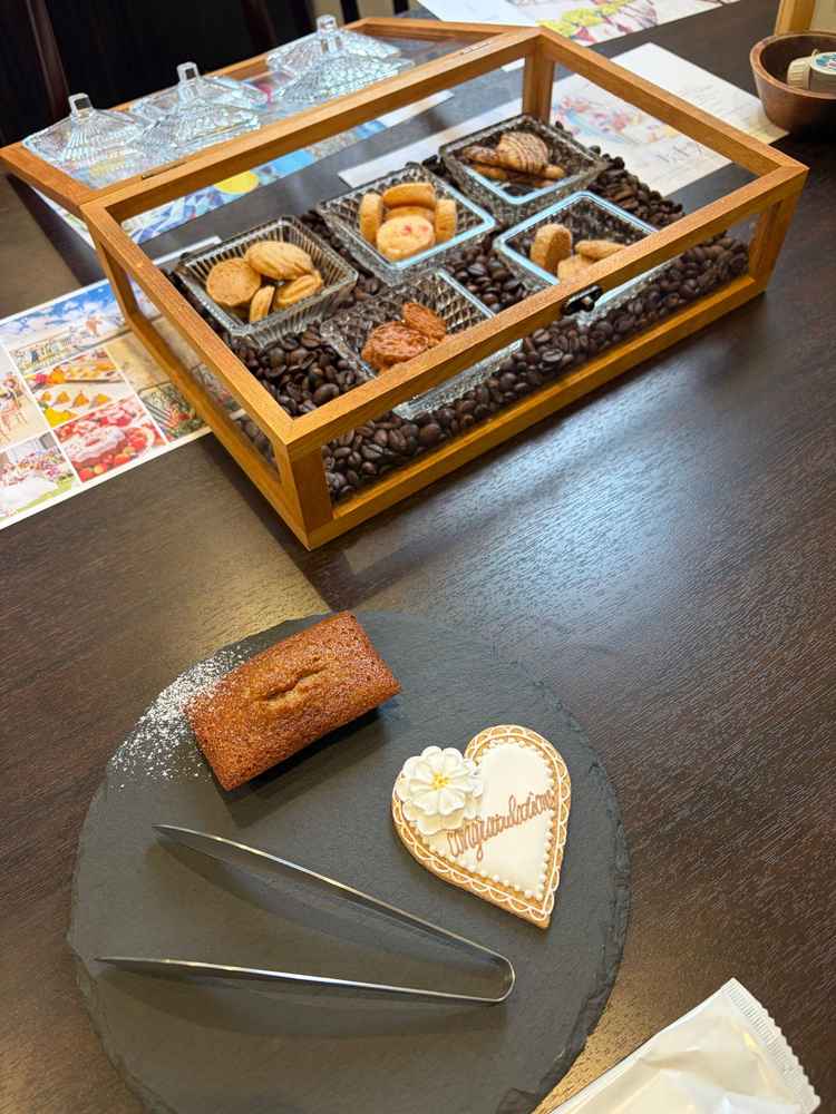 ウェルカムクッキーのビュッフェでした。シェフさんの手作りでフィナンシェも温かく美味しかったです！！！
