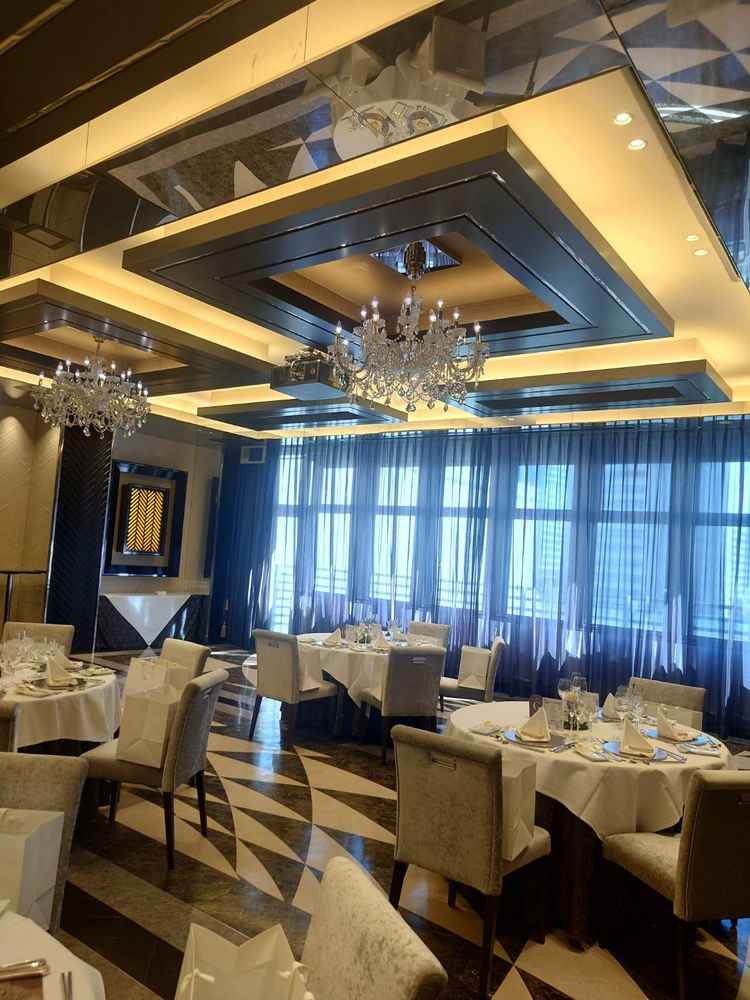 窓からの光が入ってくるので、さらに明るく開放感を演出している。