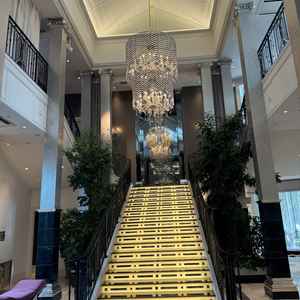 披露宴会場前の大階段