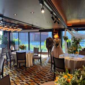 披露宴会場。雰囲気が良く、おしゃれな印象でした。