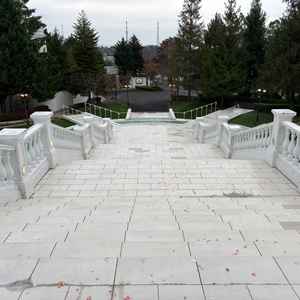 チャペル出口から見た大階段