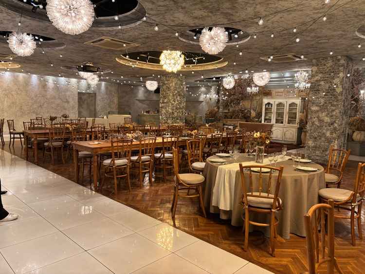 披露宴会場。ドライフラワーがたくさんあって、他の式場にはない雰囲気のおしゃれな会場でした。