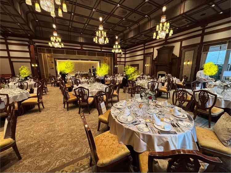 披露宴会場①130人可能とのことで広々していて安心。