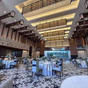 披露宴会場のもう1つのお部屋も落ち着いた雰囲気で、好みによって変えれそうなところが好印象でした。