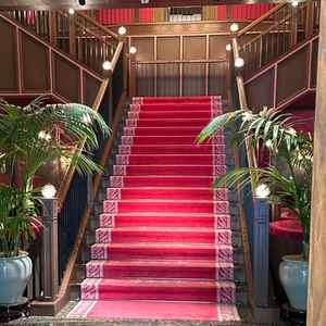 有名なウェルカムスペースの大階段。ここで写真撮影やファーストミートなども行うことができるそうです。