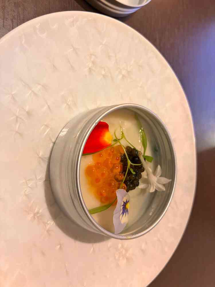 試食で頂いた前菜は、見た目も華やかでとても手が込んでいて大変おいしかったです。