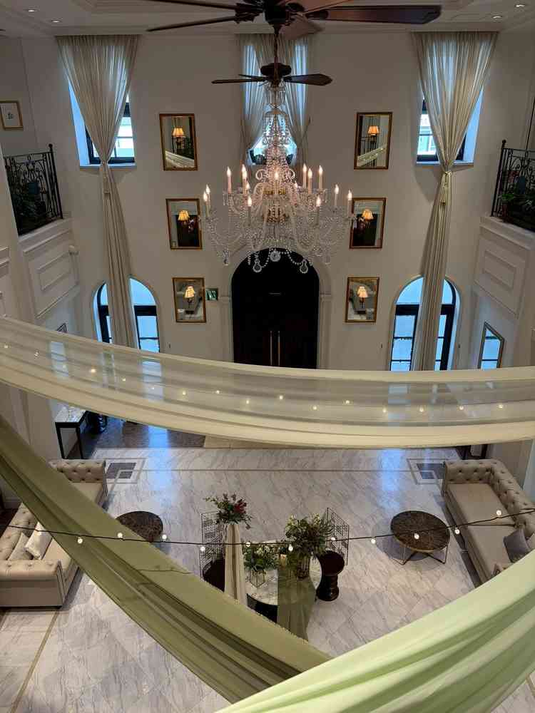 エントランスを2階からみた写真です。