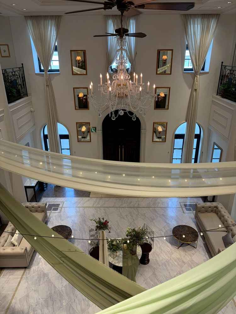 エントランスを2階からみた写真です。