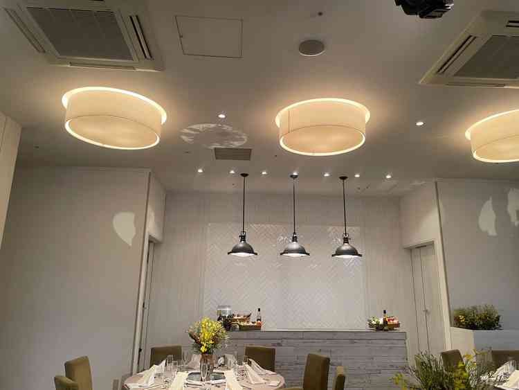 オープンキッチンの様子。フランベなどの様子も演出として入れることができ、素敵だと思いました。