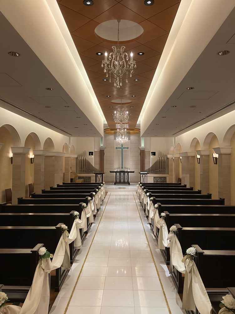 チャペルの1つ目。Theチャペルで温かみがある会場なのが特徴。