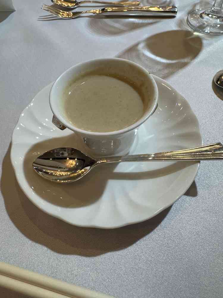 マッシュルームのスープでとても美味しかったです