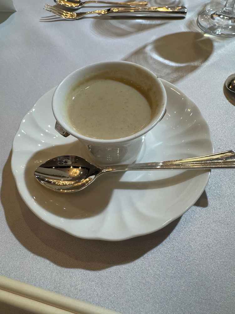 マッシュルームのスープでとても美味しかったです