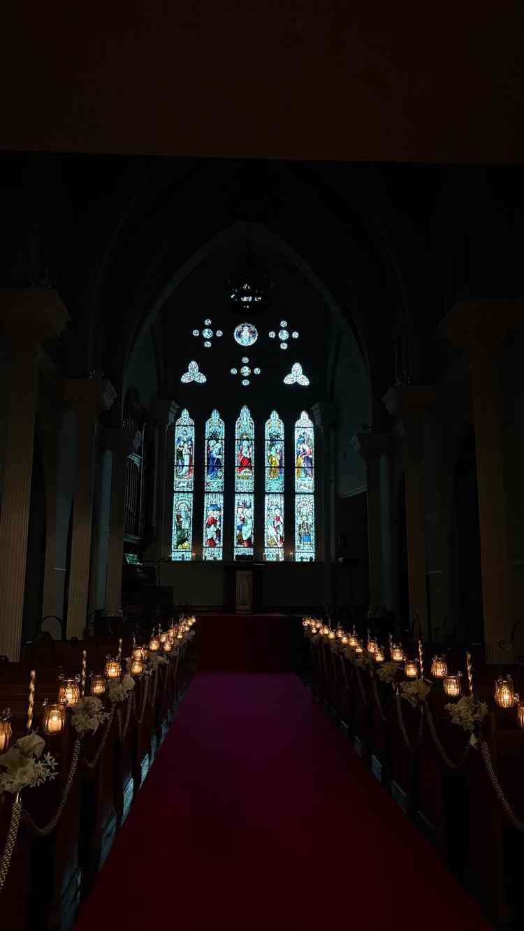 電気を消した後のチャペル