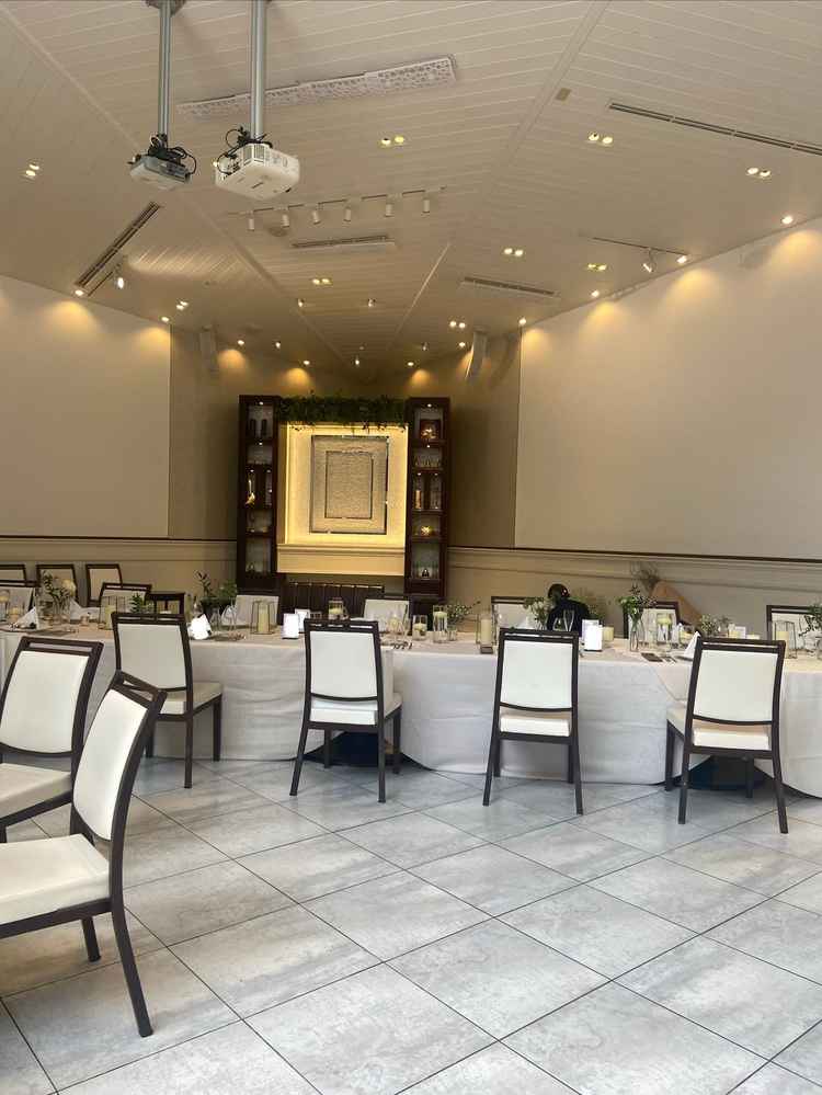 披露宴会場。少人数でも寂しくならない！ぴったりな空間。