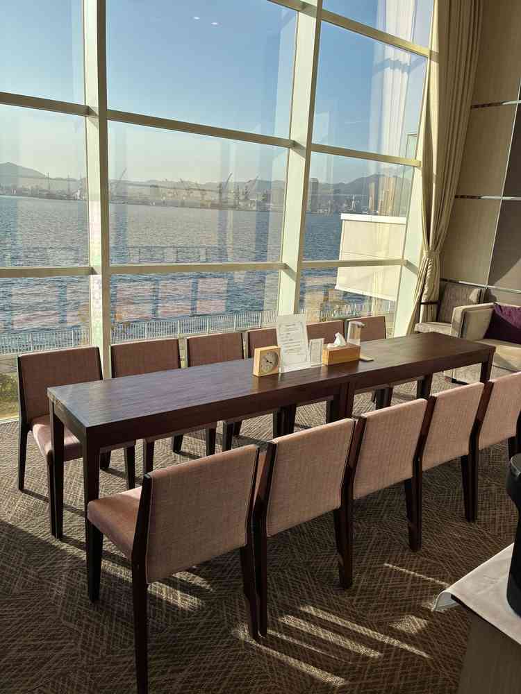 親族の待合室、明るく展望もよかった