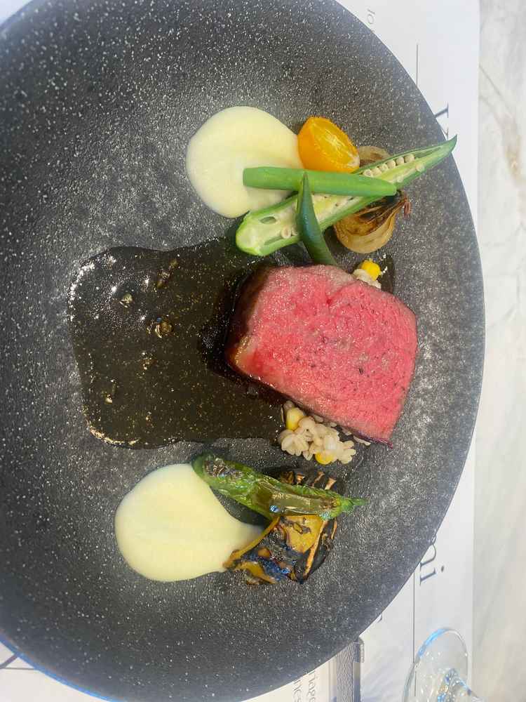 地元のお肉を使い、作り方にこだわりを持った料理でとてもおいしかったです。