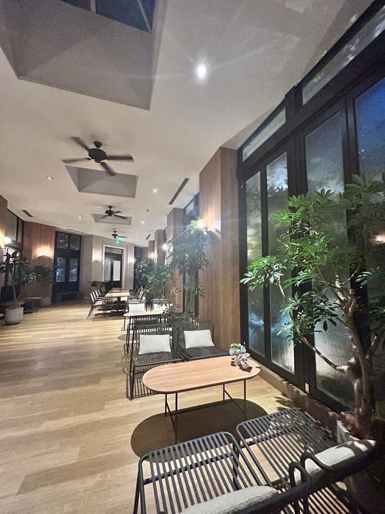 ウェルカムスペース、新婦の支度中に新郎が友達と話しにいくこともできるとのこと。広々としていました。