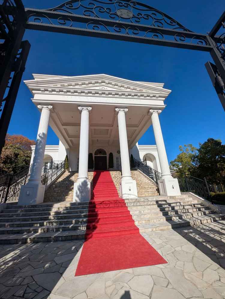 チャペルから出た際の、大階段。