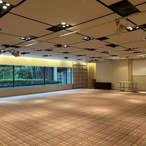 庭が見える披露宴会場1