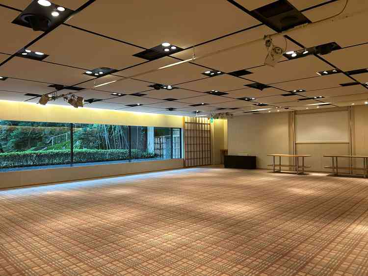 庭が見える披露宴会場1