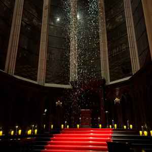 スノーを降らせる演出は、実際に見ると想像以上に幻想的で素敵◎